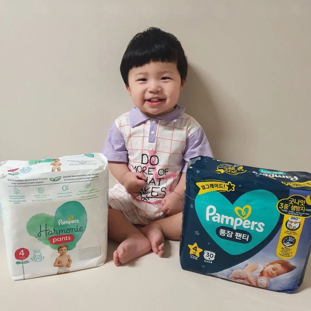 조댕구 on Instagram: “#제품제공 #팸퍼스기저귀 잠버릇도 심하고.. 잡고 서기시작하면서 움직임도 많아 기저귀가 샐때가 많은데😐 팸퍼스 프리미엄 안심기저귀 덕분에 기저귀 성분걱정 !! 샘
