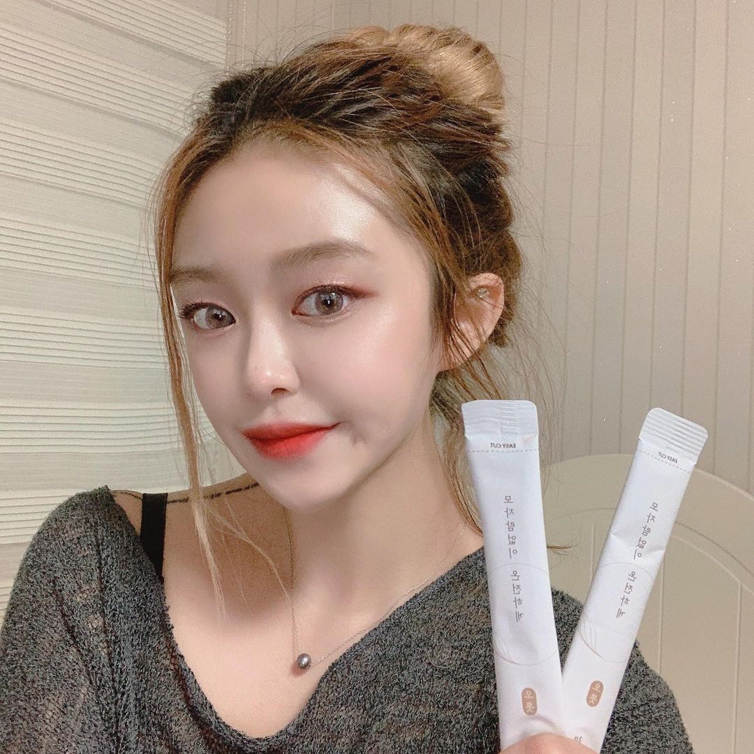 @24.39_k on Instagram: “오롯엔자임 효소라 맛은 별기대 안했는데 이게 머선일이야,,, 오롯 엔자임은 미숫가루 맛이 나는데 입 텁텁함도없고 먹기 너무 편해요 ㅠㅠ 정말 모든걸 다갖춘 엔자임