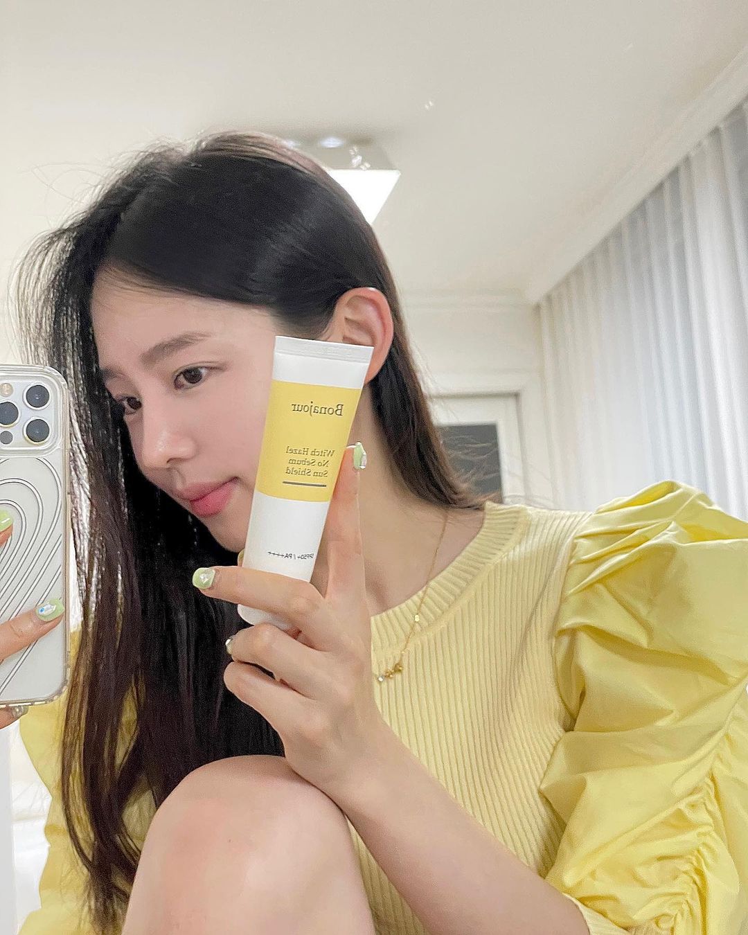 🕊💕 on Instagram: “#광고 지만 보나쥬르 선크림 바르구 뽀송뽀송 🫧 여름에 바르기 딱 좋은 #선크림 🌞 피지는 줄이구 수분은 채운 수부지 무기자차! 번들거림 없이 산뜻뽀송한 선크림이