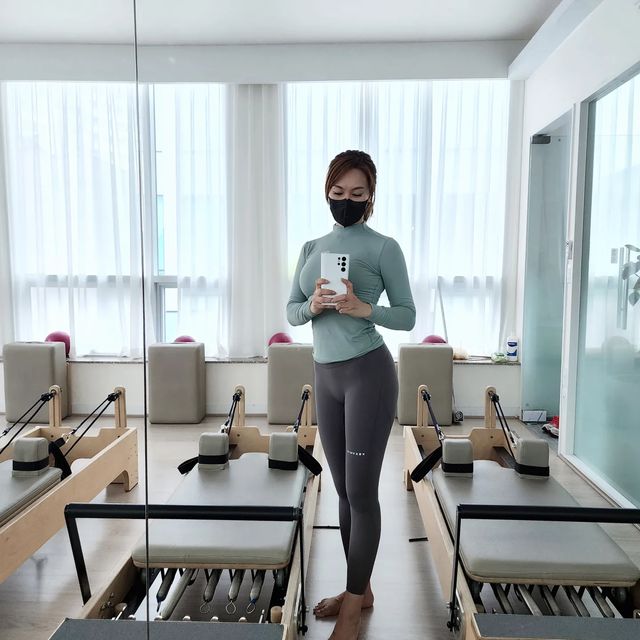 늦어도답방은꼭가요♡♡협찬문의는 DM으로 부탁드려요 on Instagram: "주말인데 비 오니까 .. 나는 운동 중!^^ 24시간 운동 할 수 있는 곳 #바디소나타청라점 #필라테스 도 할 수 있고 #G.X 프로그