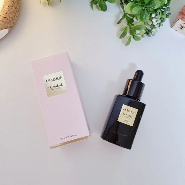 💜 찐리뷰 ♡ 언팔관리 💜 on Instagram: "#제품협찬 #파뮤 @femmue_beauty @15g_korea . 파뮤 뤼미에르 바이탈 C~♡ . 피부결, 피부톤, 피부 장벽 강화, 피부 수분 보호에 도움을 주는 고농축 브라이트