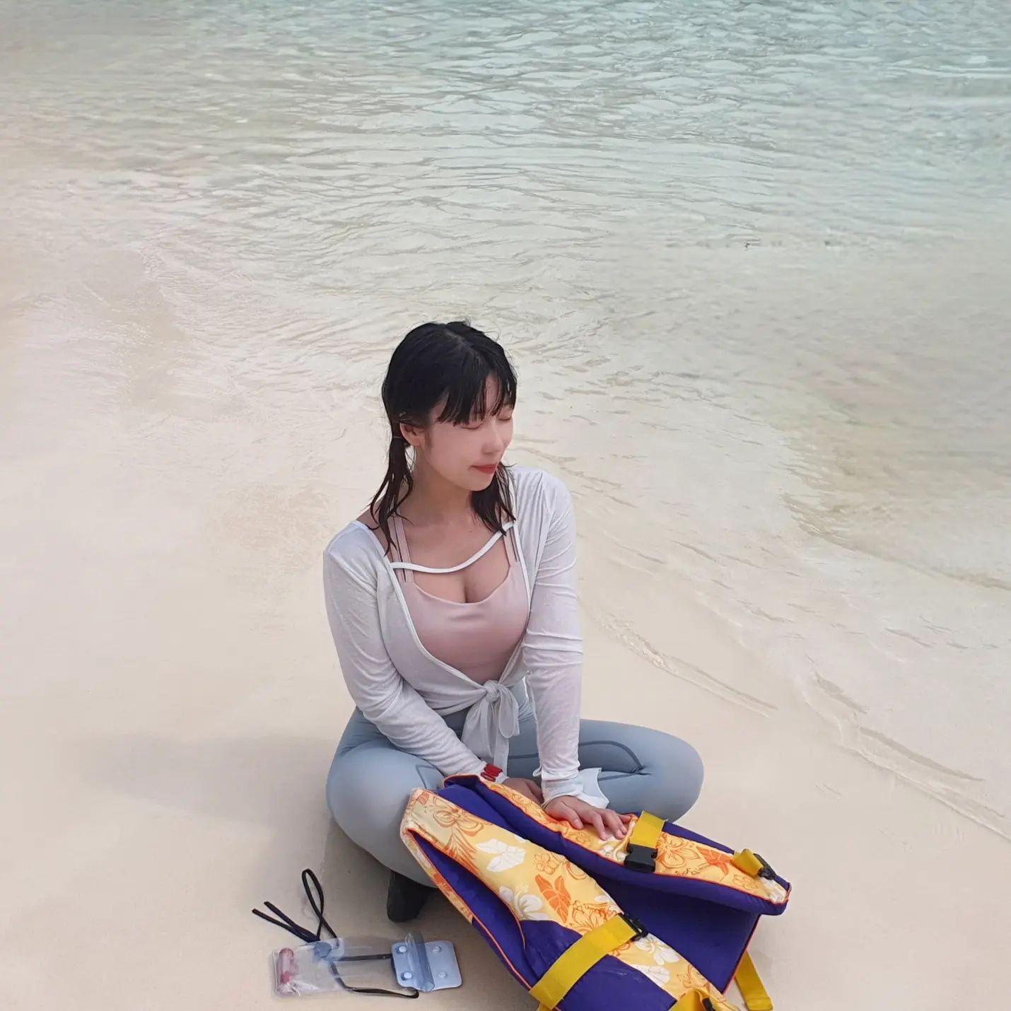 .
극성수기 환장의 나라 에버랜드✨ 
왜 주말보다 평일이 사람 많고 난리ㅎㅎ
캐비 첨간날.. 다행히 메가스톰 탔다 존재미🐳 
(대기시간 150분)