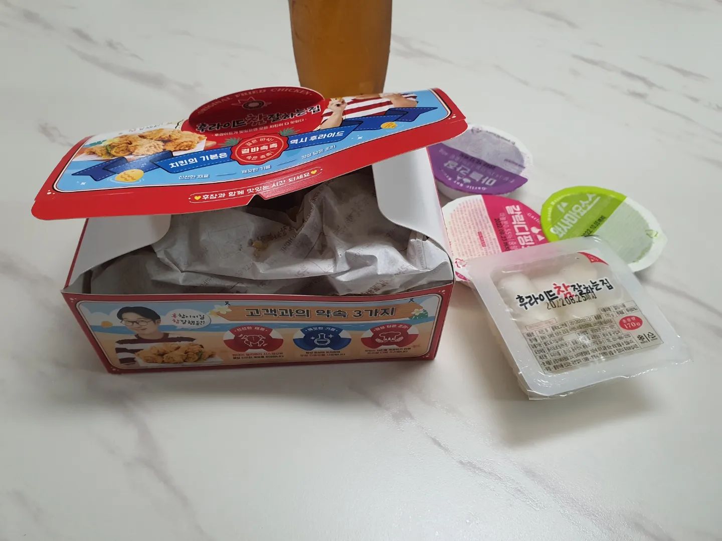 #협찬 #후참 #후참잘 #후라이드참잘하는집 #후라이드치킨 #카스생맥주

후라이드 맛있네
포장할인되서 완전 착한가격에 겟
시그니처 3종 소스도 굿
갠적으로 #와사마요 맘에 쏙

치킨에는 #맥주 빠지면 섭하지 ㅎ
배달의민족 매주 금요일 2천원 할인
요기요 매주 월요일,수요일 2천원 할인~