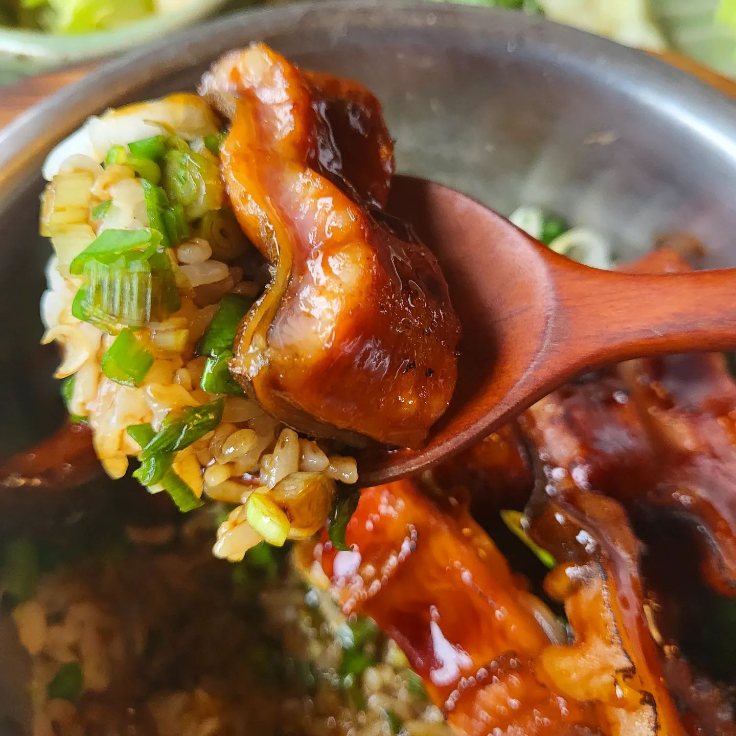 .
🍲솔솥🍲

더운 여름

몸보신 해줘야죠?!

저번에도 소개 해드렸는데

이번엔 장어솥밥이 먹고싶어 찾은

#행궁동 에 위치한 #솔솥

통통한 민물장어와

솔솥만의 특제 소스를 

함께 먹는

장어 솥밥🥰

통통한 도미살과 부드러운 관자를

함께 먹는

도미관자 솥밥🐟

든든하고 육즙이 와르르 흘러나오는

스테이크 솥밥🥩

요즘 핫플

행궁동 나들이 가실때 솔솥으로!

꿀팁! 테이블링을 통해

원격줄서기를 하시면

긴대기에서 해방 되실 수 있답니다😍

위치➡️

경기 수원시 팔달구 신풍로23번길 52 2층

메뉴&가격 ➡️

장어 솥밥_24000₩

도미관자솥밥_15000₩

스테이크솥밥_15000₩

#맛집 #행궁동맛집 #홍대맛집 #강남맛집 #과자리뷰 #맛집리뷰  #수원맛집 #식도락여행 #맛집스타그램 #리뷰스타그램  #내돈내산 #맞팔 #먹팔 #분식 #한식 #양식 #중식 #일식 #디저트 #카페 #먹스타그램 #좋아요 #팔로우 #충무로맛집 #수원맛집 #먹술랭in수원