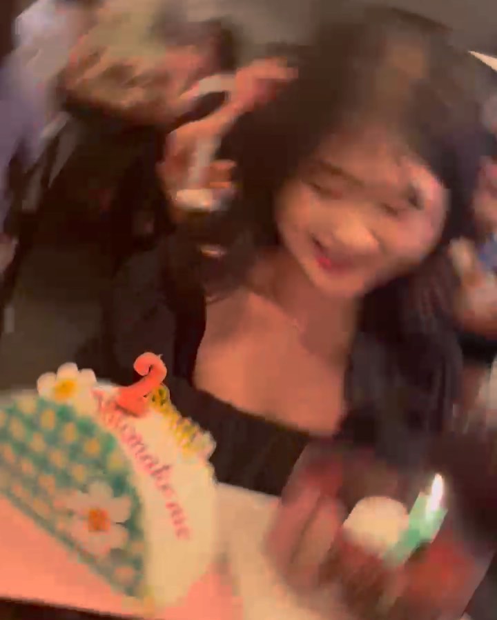 July is mine !
너무너무 소중한 사람들과 함께한 생일들
내친구가 되어줘서 다들 고맙츔니댱  ​◡̈  
축하해준 소중한 연락들,선물들,마음들 꽁꽁 담아서 베풀어야지 ! 
이제 다들 못벗어나🧚🏻‍♀️

사랑가득 받았으니 ! 또 넘치게 줘야겠다 
8월도 나랑 재밋게 놀아요 ♥ ♥ 
#hbd 여울!
