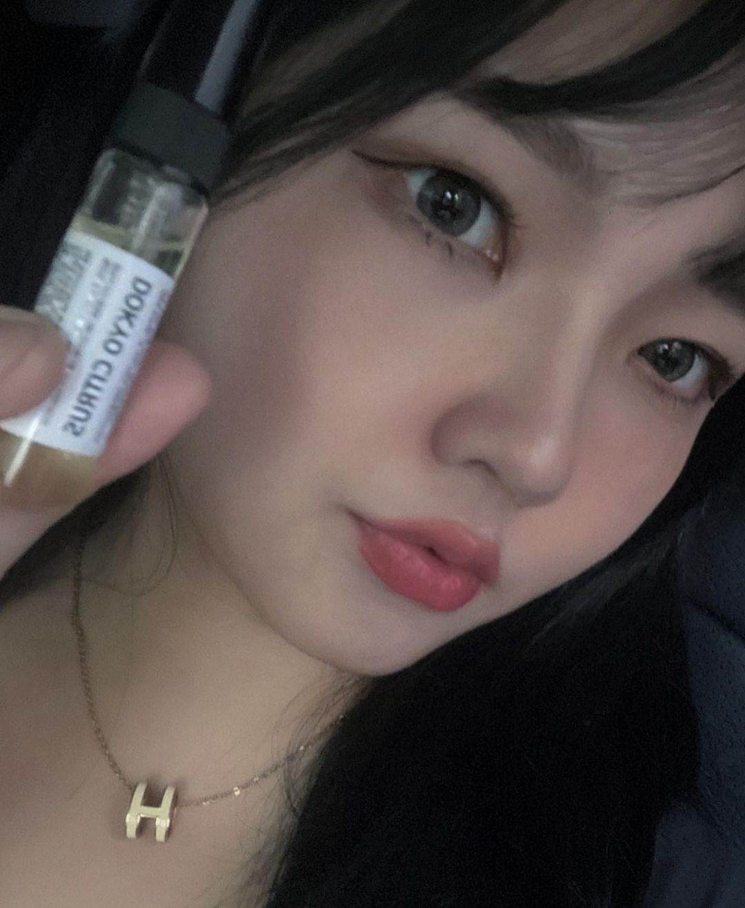 최수빈 (@s1u0b0i4n) posted on Instagram: “#광고 향덕후가 추천드려요 (ᵔᗜᵔ*) 📎BlackHobby (어두운+취미) @blackhobby_official •500여종의 향 보유로 본인만의 향기를 찾아주는 브랜드 본인 이