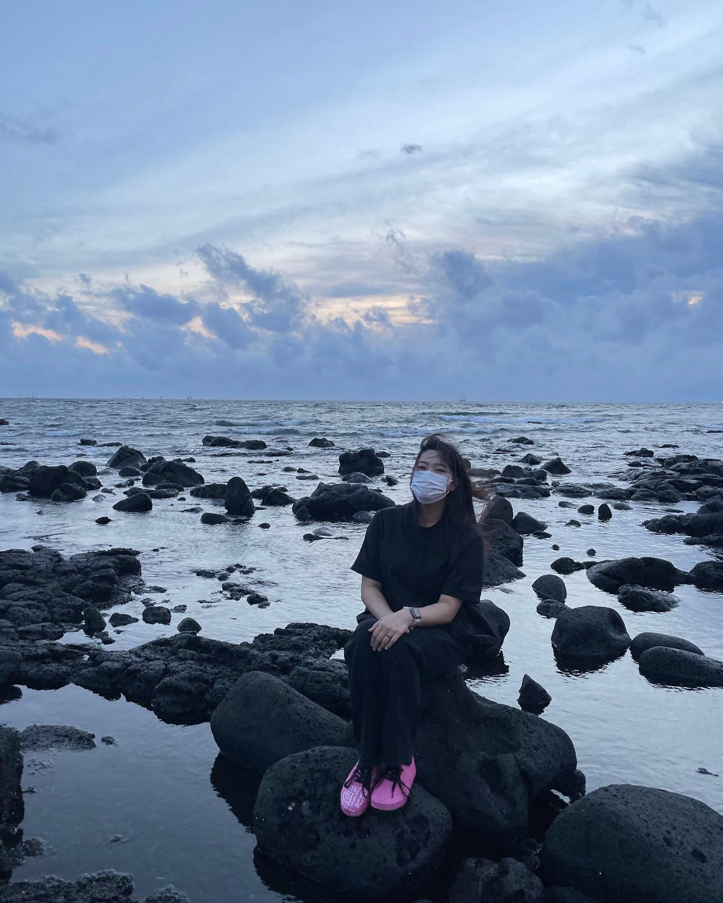 바람이 절대 놔주지 않는 내 머리카락..🥹
그래두 전담 사진작가와 하는 여행은 즐거워〰️🤓
