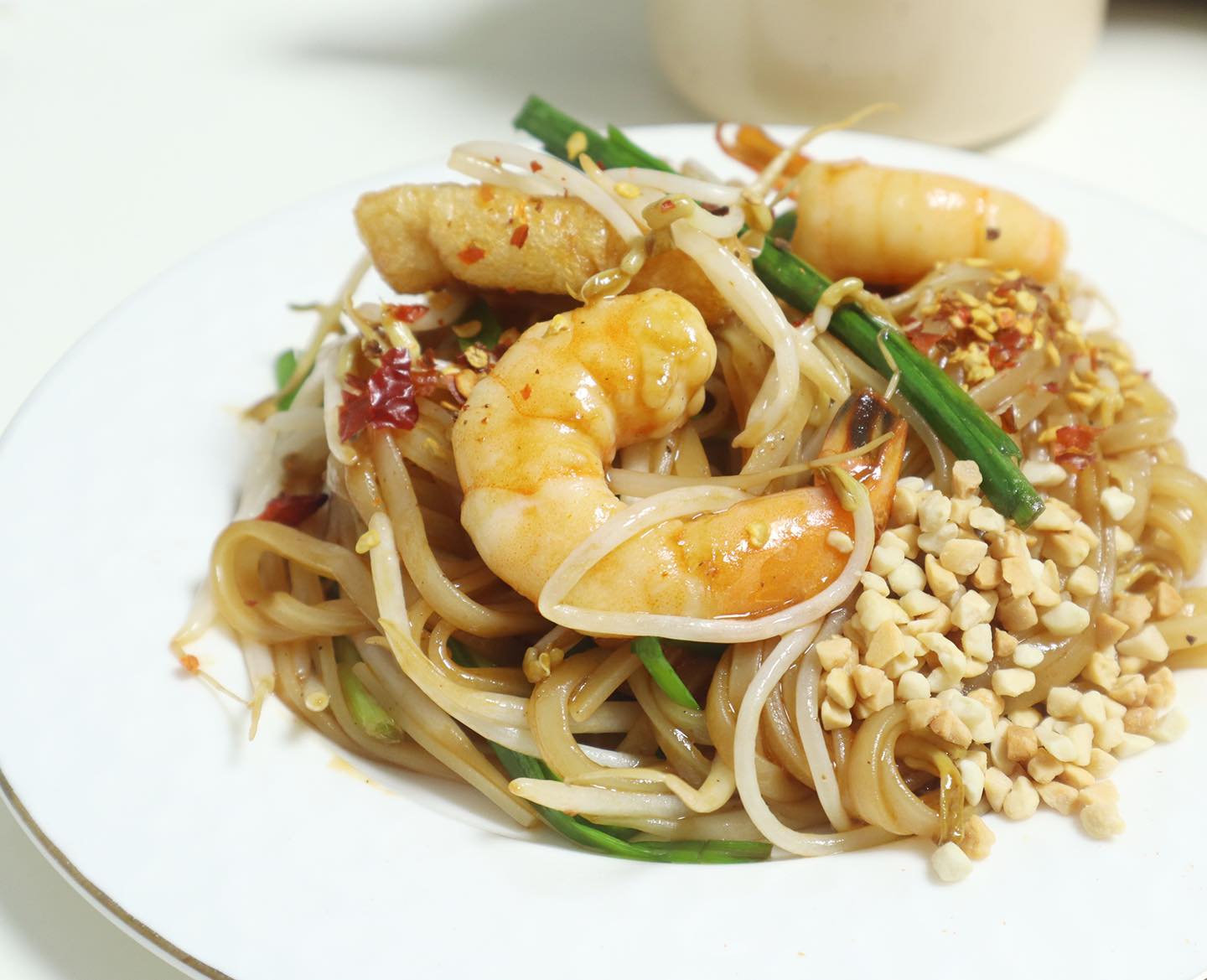 #협찬

최근에 팟타이가 참 먹고 싶었었는데 
오랜만에 마음에 드는 밀키트 만났네요! 🍲 

✔️ 20년간 요리연구와 강의로 최고의 맛을 내는 문인숙 요리연구가의 레시피로 만들어진 월드킷 새우팟타이 밀키트.

✔️ 신선한 재료를 당일 입고 후 발송해서 받아볼 수 있어요.

✔️ 타마린드를 활용한 비법 팟타이 소스로 더 감칠맛나는 밀키트.

시켜먹는 것보다 훨씬 더 가성비도 좋고 새우도 든든하게 들어가 있어서 정말 만족스러운 새우팟타이밀키트. 고수, 크러쉬드페퍼, 땅콩분태를 취향 껏 넣어 맛 조절해서 먹을 수 있어서 참 좋아요 (ᴗ˳ᴗ) 

한 번씩 생각날 때마다 주문해서 먹으면 참 좋을 것 같은? 
든든하게 한 끼 자알 - 먹었습니다 🙏

#팟타이밀키트 #팟타이 #새우팟타이 #밀키트 #반조리식품 #캠핑밀키트 #홈키트 #캠핑요리 #요리키트 #캠핑밀키트추천 #캠핑밀키트요리 #캠핑밀키트맛집 #캠핑밀키트강추 #밀키트브랜드 #월드킷