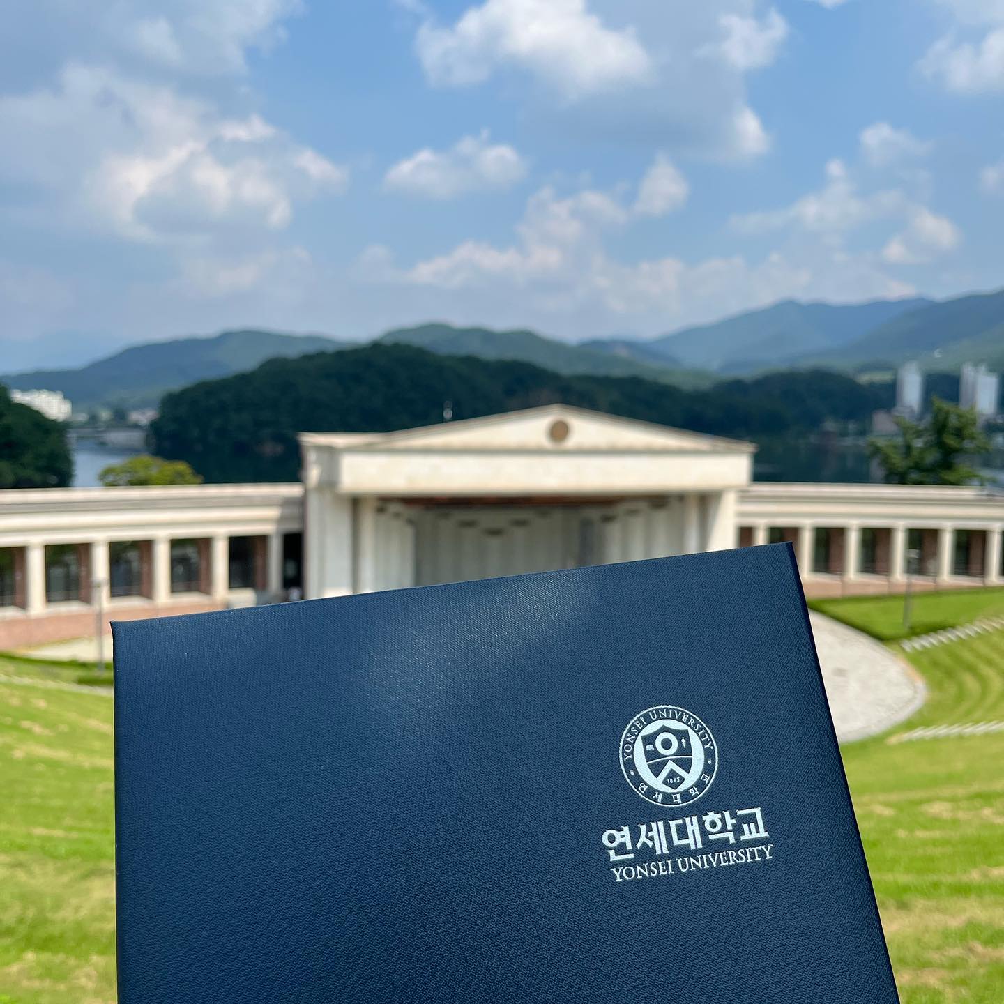 나도 이제 척척학사🎓 
#대졸 #척척학사 #졸업식 #연세대학교미래캠퍼스