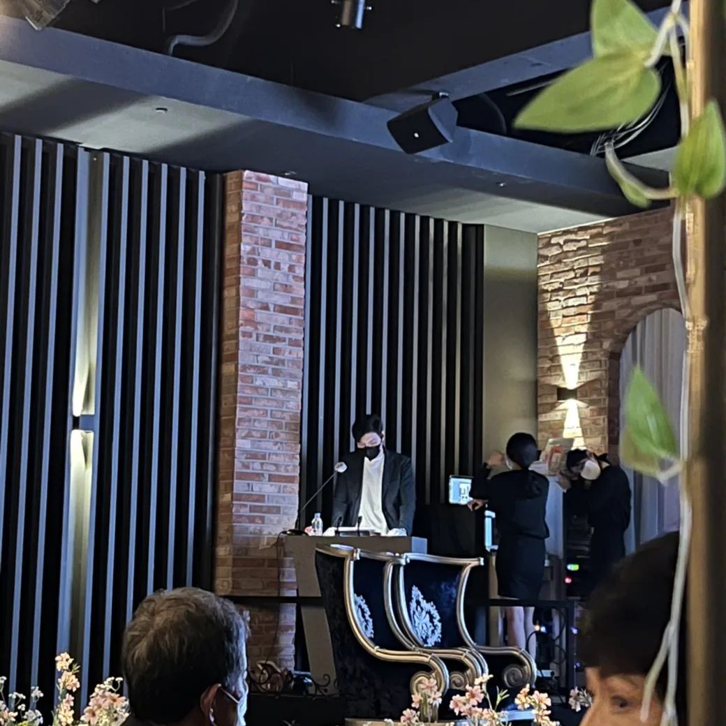 At my best friend's wedding..
내 친한친구 결혼식에서..