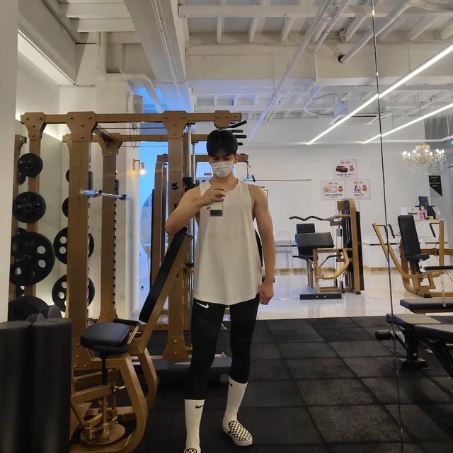 헬탱이💪 on Instagram: "탱하👋 #광고 #협찬 PT4회차‼️ 주말운동은 인천PT맛집 "오늘의운동"부평점에서 하고왔어요. 어깨부상으로 어깨근력강화에 좋은 스트레칭과 지옥불맛 하체를 진행했