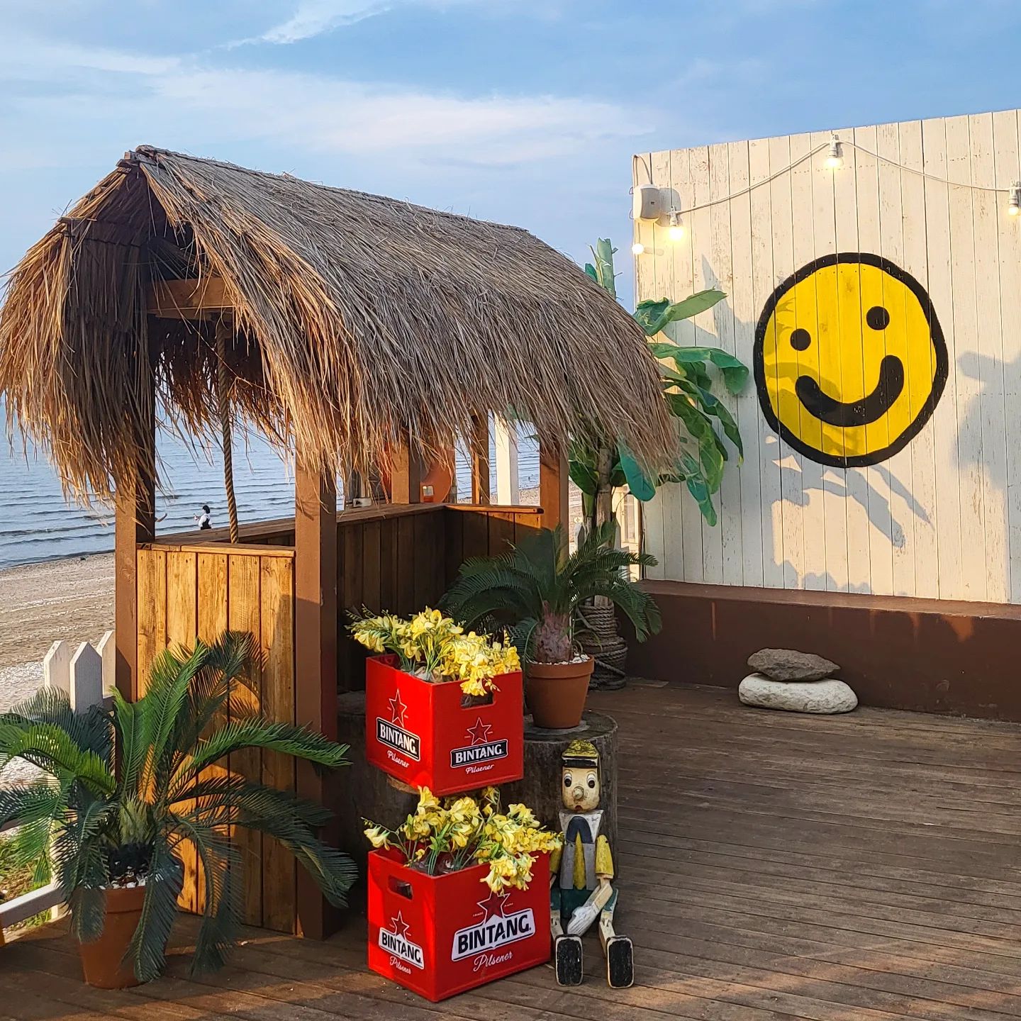카페 발리다 cafe BALIDA
영흥도에있는 예쁜카페 🌞 
바다뷰 이국적인 인테리어가 마치 다른나라에 와있는 기분이 들 정도🧡

.
.
.
.
.
.
#카페발리다 #발리다 #영흥도카페 #영흥도 #카페추천 #카페스타그램 #인천카페 #먹스타그램