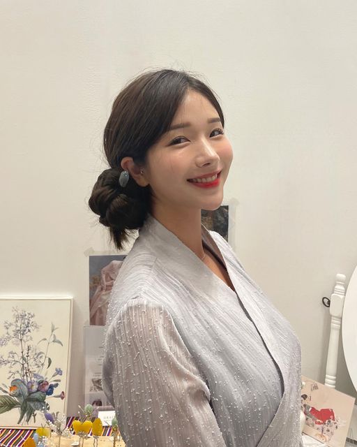 짱희 ᴢᴢᴀɴɢʜᴜɪ ᴡᴏʀʟᴅ on Instagram: "#광고 @hanbokexpo 세상에- 한복이 이렇게 예뻤나요🇰🇷 #생활한복 부터 #한복패딩 까지?! 이곳은 문화체육관광부가 매년 주최하는 <한복상점>이에