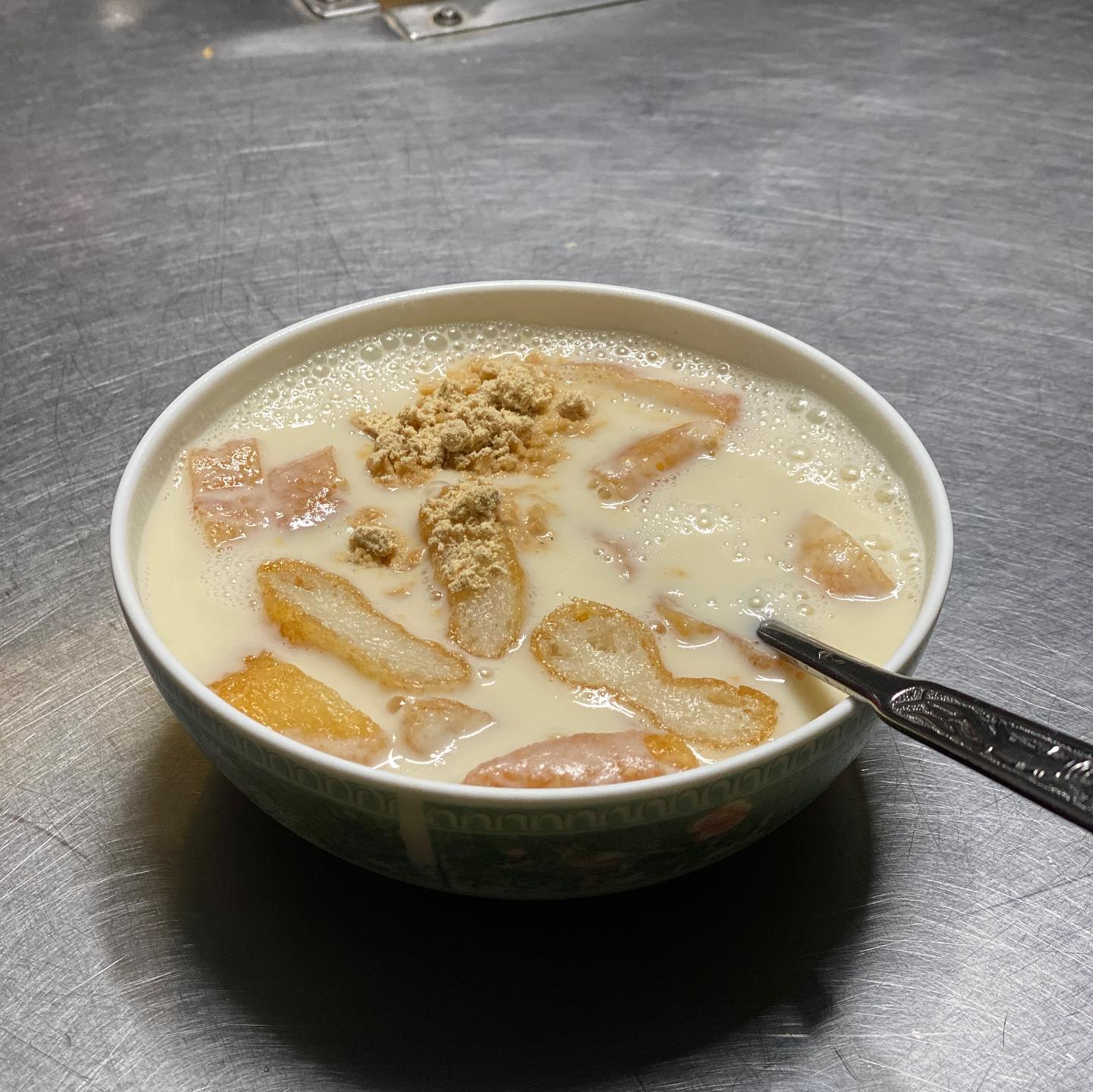 #마산콩국
유튜브에 올린 적도 있는 로컬맛집
많이 잊고 지냈는데
앞으로 새벽 ktx타기전
매주월요일 만납시다
.
.
.
.
#굳이마산역가는이유 #마산맛집 #창원맛집 #킴제제