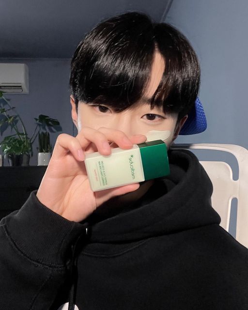 慧 星 (22) on Instagram: "요즘 외출 치트키 ••• 처음으로 재구매 의사 생긴 협찬😵‍💫 - #광고#메디큐브#medicube#AD#@medicube_korea#메디큐브톤업크림#톤업크림#홍조#홍조커버#홍조톤업크림#톤