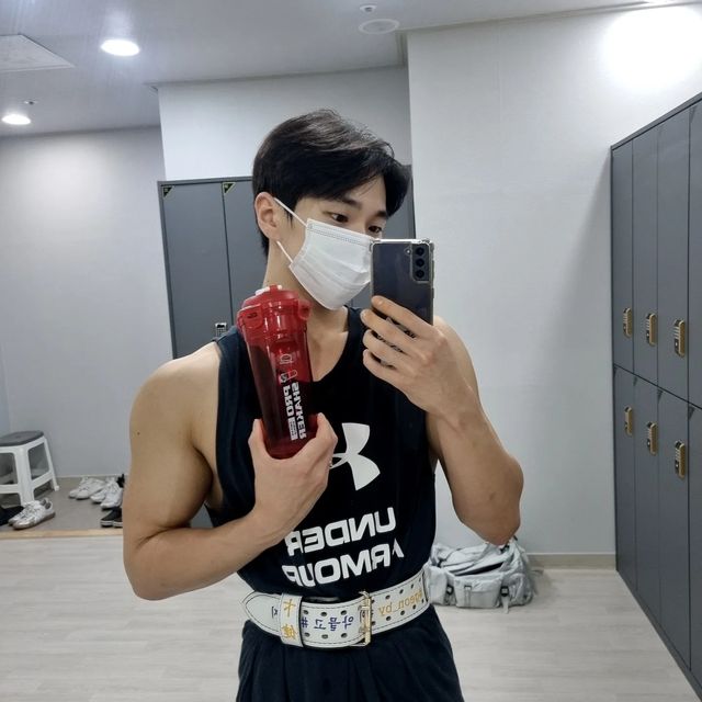 변 건 on Instagram: "#광고 🏋‍♀️락앤락 프로쉐이커🏋‍♂️ . 운동 전 부스터, 운동할때 bcaa타먹기 너무좋고, 운동 후에 프로틴 타먹는데 너무 잘풀리고 좋네요👍🏻 . 690ml로 용
