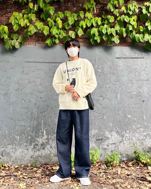 김태건 on Instagram: "#광고 #롸잇히어 #right_here #쇼핑몰추천 #여자가방추천 #남자가방추천 지갑 색 미쳤어요🦋"