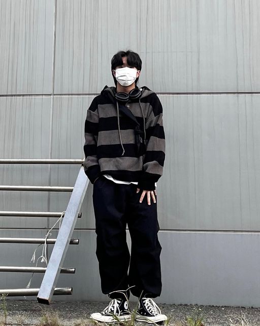 🌐김태건 on Instagram: "#광고 #롸잇히어 #right_here #쇼핑몰추천 #남자쇼핑몰추천 #여자쇼핑몰추천 제일 좋아하는 후드티인데 가방, 반지랑 찰떡이네"