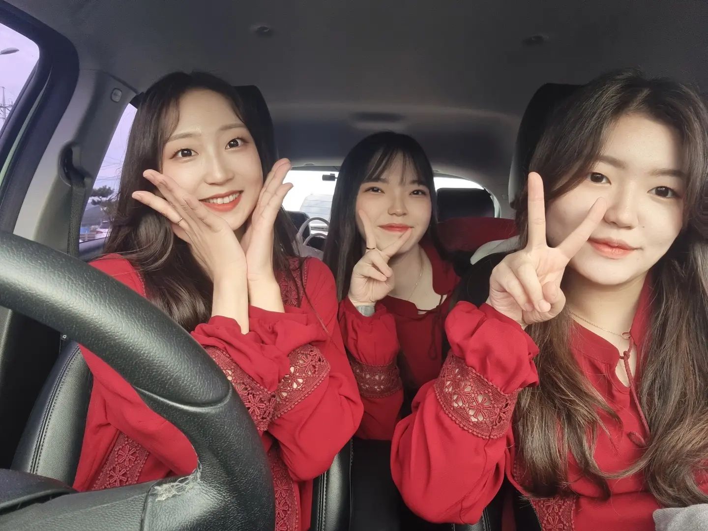 오랜만에 공연이라 들떠있다가 얼어버릴뻔
담날 콧물 찔끔 나옴🤧
♡
♡
#공연 #대천 #보령 #대천해수욕장 #용두해수욕장 #우쿨렐레 #우쿨렐레앙상블 #감기조심