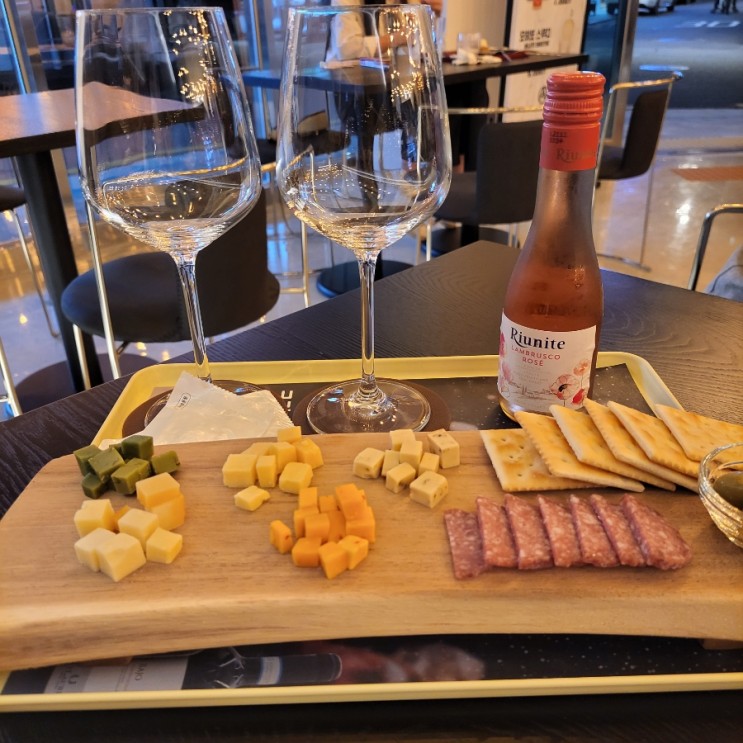 [🍷강남 교대 데이트 하기 좋은 카페, 와인바, A to A/에이투에이 카페🍷]