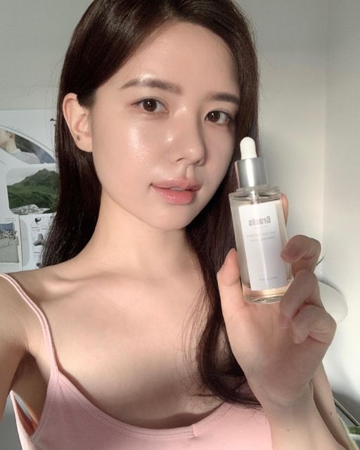 𝘴𝘶𝘦𝘺𝘦𝘰𝘯, 💎🤍💎🤍💎 on Instagram: "#협찬 그라시스에서 출시된 스팟 라이트 황금세럼 사용해봤어요. 이 세럼은 올댓뮤즈3에서 유이가 극찬한 제품으로 효과 좋은 미백세럼으