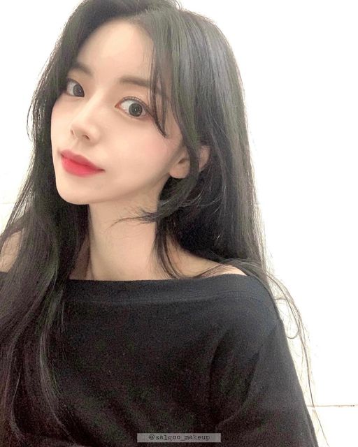 살구. 🍑 on Instagram: "#협찬 인형같은 속눈썹 넘 예뿌쟈냐요🫶🏻?,,💗 요즘 핫한 hakit !! —♡ 품절대란에,, 아이돌 속눈썹 메이크업 장인 ‘코코초'님이 개발 참여하셨다구 해요.◡̈⃝✨ ⠀