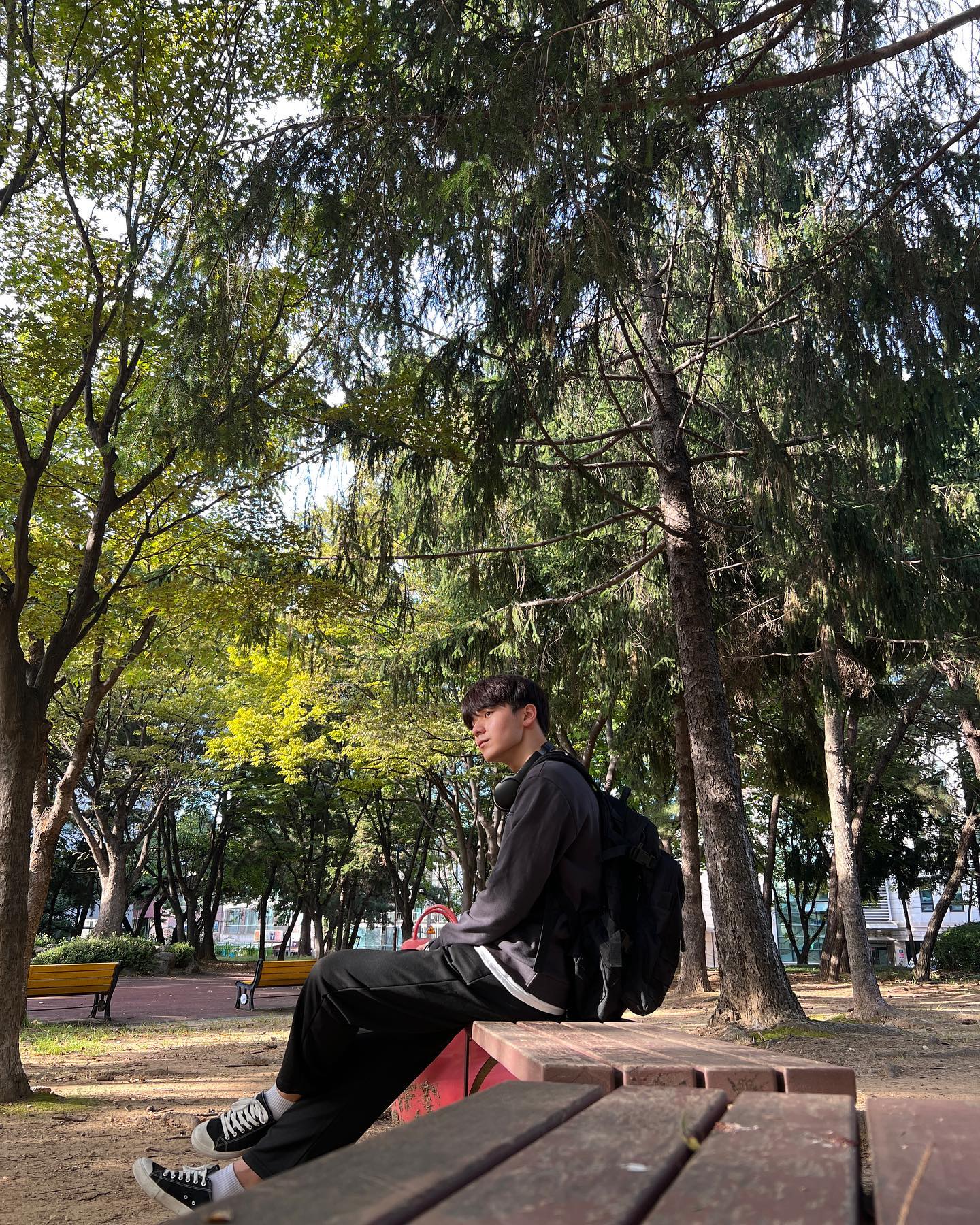 죄송합니다 2일전 사진이 
잘 나와서 또 우렸습니다😅

상의 - mplayground_official 
하의 - 몰라요
신발 - mujikr 
가방 - 로카

#대학생코디 #맨투맨코디 #캠퍼스룩