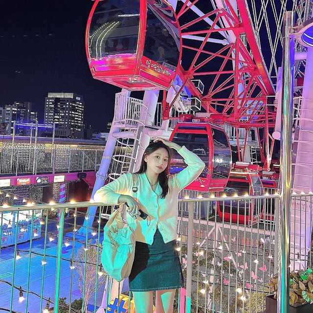 @yejuda_kiki on Instagram: "대구여행[2] #스파크랜드🎡 관람차에 반해서 여기가자! 하고 정했던건데 직접 보니 더 예쁘더라구요 ( ͡σ̴̶̷̤. ͡σ̴̶̷̤)✨ 밤에 약간 쌀쌀해서가디건으로 갈아입고