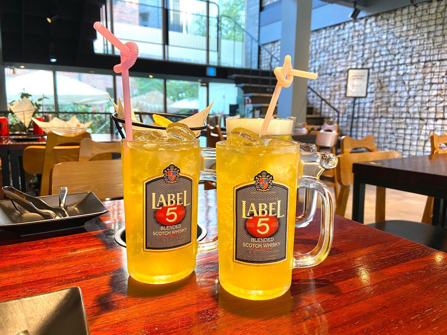교촌 허니콤보🍗 + 떡볶이🧀 + 감귤하이볼🍊🍺

불금에 이 조합 찬성 못하는 사람 없는거죠?💕

요즘 일이 너무 많아서 게시글을 자주 올리지 못했어요🥲
11월부턴 ‘매주 금요일 저녁’에 게시글 업로드 하도록 노력할게요( ु ´͈ ᵕ `͈ )ु 많관부🤗
-
-
-
-
#교촌치킨 #허니콤보 #교촌허니콤보 #하이볼 #하이볼맛집 #감귤하이볼 #불금 #치맥 #불금치킨 #술안주 #술안주추천 #먹팔 #먹팔해요 #맞팔 #맞팔해요 #맞팔환영 #선팔하면맞팔 #먹스타소통 #소통인 #소통스타그램 #ffff #follow #likeforlikes #f4f #follow4like #like4likes