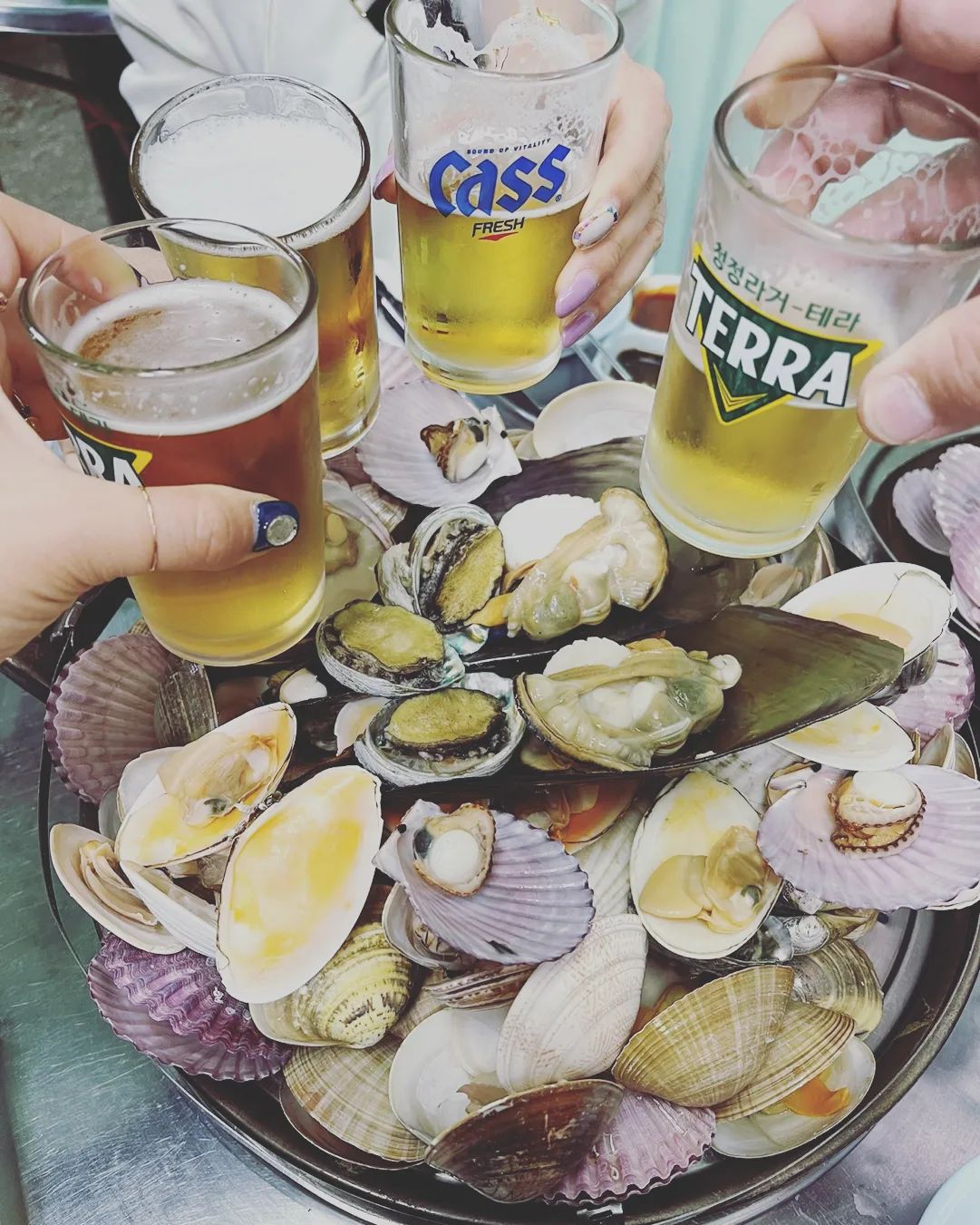 오랜만에 너희들과❤️
바쁘단 핑계로 자주못봐 미안행😍

또 먹고싶다
조개찜