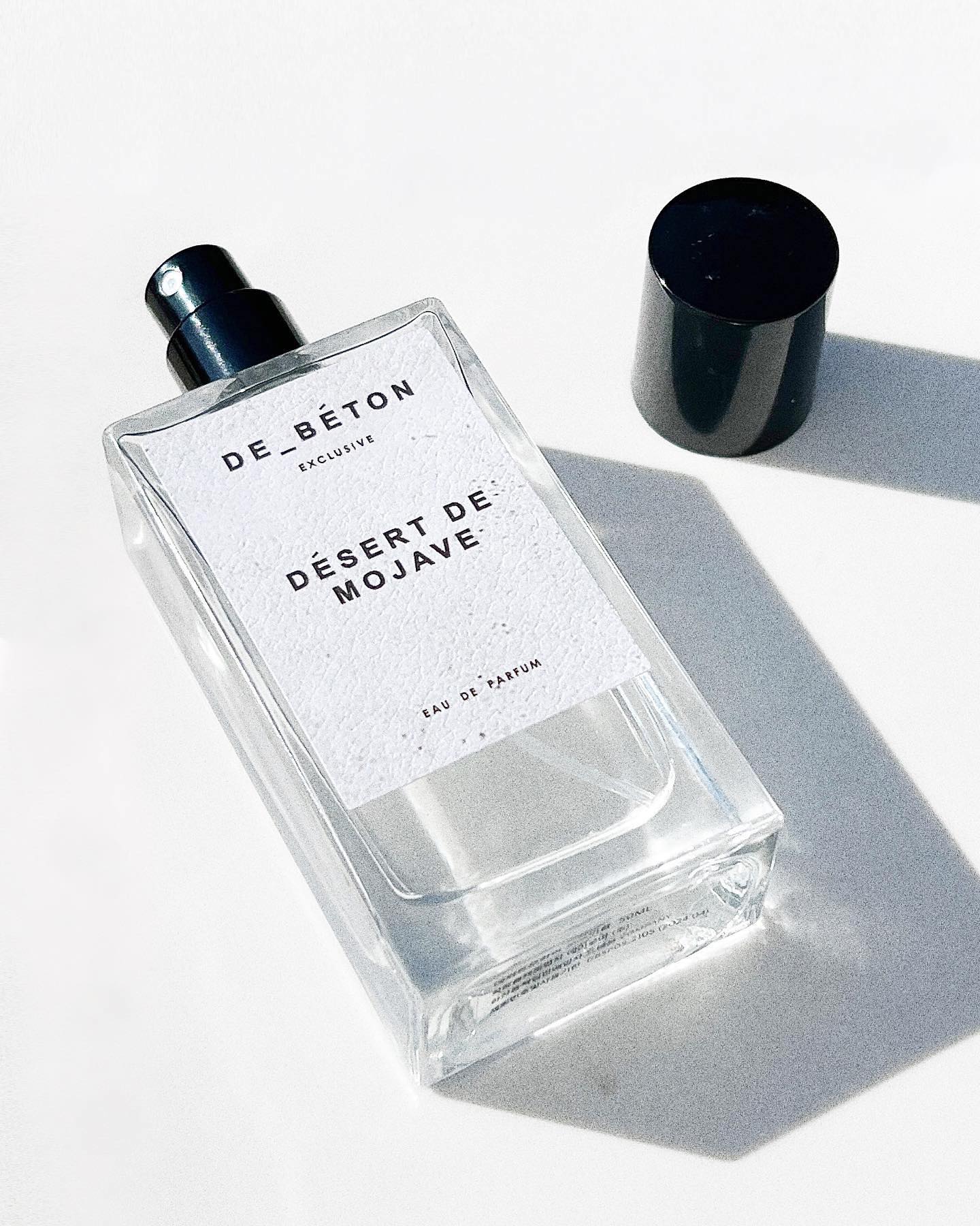 #협찬
DEBETON : DESERT DE MOJAVE
[ 드베톤_데저트 모하비 ]
_

TOP
Ambrette

MIDDLE
Violet, Sandalwood, Magnolia

LAST
Amber, Cedarwood
_

#요즘뜨는향수 다운 심플하고 고급스러운 포장에 한번
매력적인 잔향과 긴 지속력에 또한번 반한 
#드베톤 향수 
중성적인 #남녀공용향수 라서 커플향수로도 추천 !
_

✨ 1주년기념 2만원 할인(~12월말)

자사몰 https://debeton.kr/ 〰️ 회원가입시 3천포인트 적립
스마트스토어 https://smartstore.naver.com/debeton21
카카오스토어 https://store.kakao.com/debetonkr