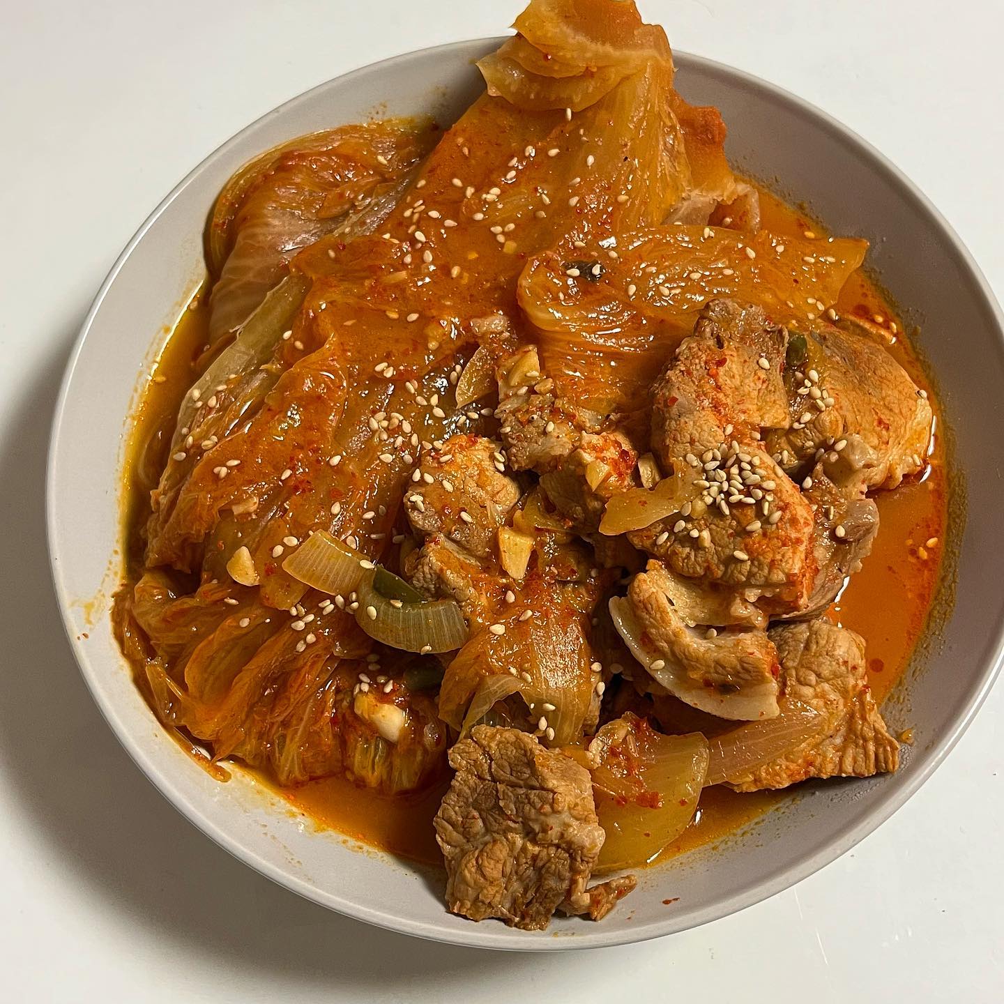 #돼지고기김치찜 

김치한점에 밥 왕크게 한술 😊
김치에 고기싸서 한입☺️

#쿡앤라킷_집밥
