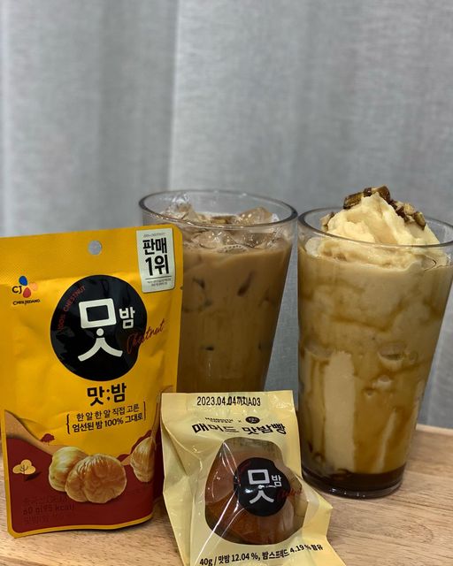 ෆ̈먹⩟타ュ램ෆ̈ 푸딩피치🍑 on Instagram: "매머드익스프레스 #광고 가을하면 생각나는 음식은..!!? 바로바로 밤이죵 등산갈때 여행갈때 간편하게 챙겨가기 좋은 맛밤!! CJ와 매머드커피가