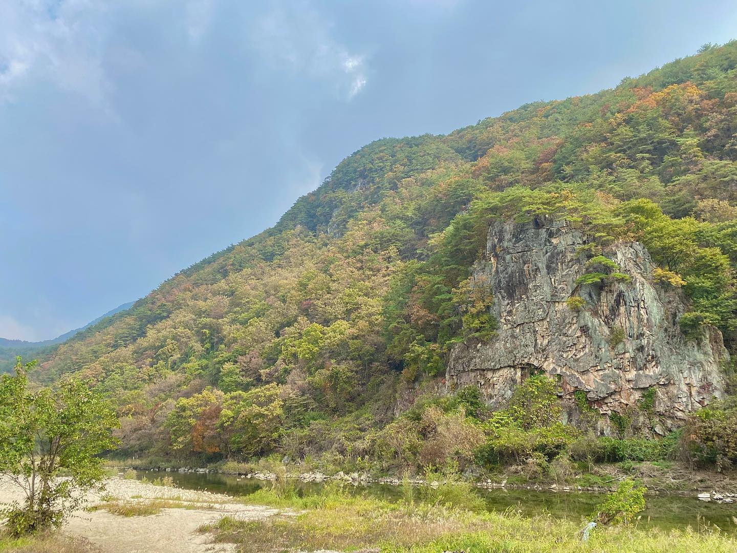 앞 뒤로 뷰가 오지는 캠핑장
내년 여름에도 와봐야겠다아
🏕️💙