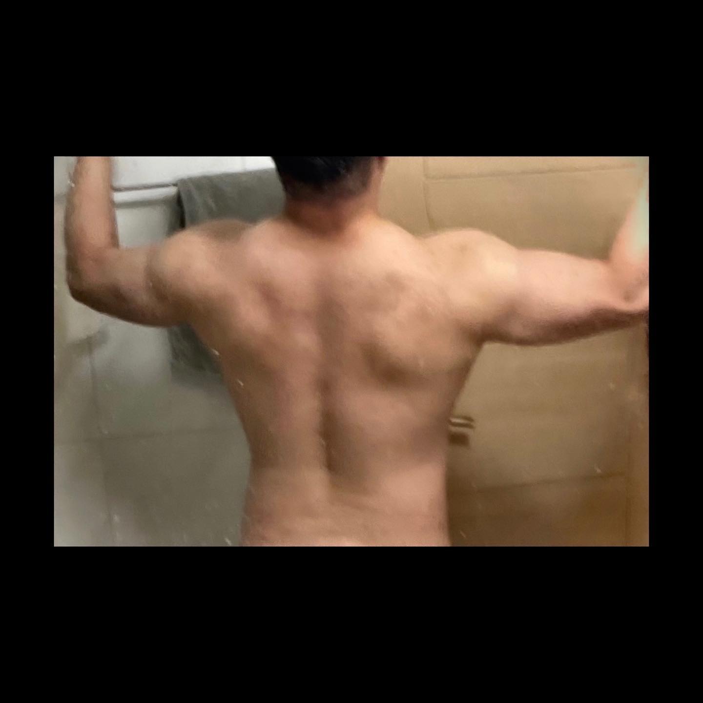 #daily #오운완🏋️ #workout  #bodycheck 🏋️‍♂️
.

.

.
헬린이의 운동일지
일요일 body check🔥🔥🔥

처음으로 상의 탈의 ...인즈으응샷

생각보다 몸이 많이 변해서
엄청 놀랬습니다...🤣

몸은 거짓말을 안한다는걸
또 한번 느낍니다❗️❗️❗️

더 열심히 운동하고 
더 열심히 살빼서
더 좋은 몸 만들어 가보자

🔥Cheer up 시니🏋️‍♂️🔥

(돼지야 살만 잘빼보자🐷)

✨주말 잘 보내세요✨