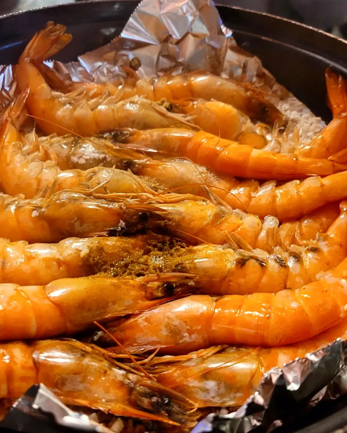 #한신치킨호프 #대하구이 

고터 잠원동  한신치킨호프
잠원동 주민들 알사람들은 다 아는 맛집, 가게에 들어가면 연령대,성별 구분 할거없이 모든 동네 주민들이 모여있다.

치킨집이지만 치킨 외에 대하구이, 각종 해산물, 골뱅이 무침, 오징어 무침 등을 판매한다.

요기는 대하구이랑 수제비 무조건 먹어야된다.

대하소금구이가 이렇게 푸짐한데 단돈 25000원 실화?

배터지게 먹고 머리만 따로 남겨서 구워먹으면 아삭아삭한 식감이 새우깡같다.

수제비는 말해 무엇 항아리에 뜨숩게 나오니 소주한잔 안할수가 없다.

실내포차,야외석 까지 있는 한신치킨호프 
 여기 진짜 추천👍

📍서울 서초구 신반포로23길 30 반원상가

⏰ 매일 11:00~23:50

#소통 #좋아요 #먹스타그램 #잠원동맛집 #잠원동술집 #뭐먹지 #반포한강맛집 #반포한강데이트 #선팔맞팔 #먹팔