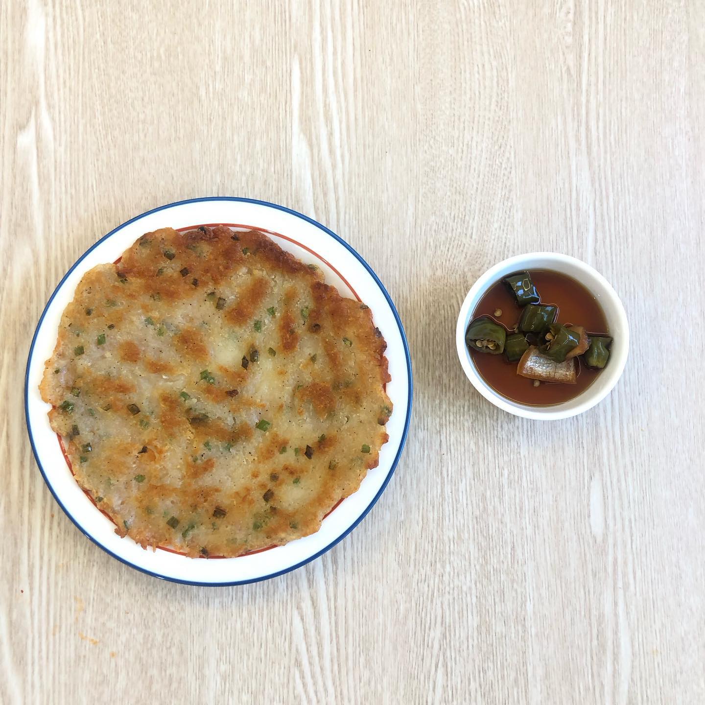 바삭바삭한 감자전!
#감자전 #바삭바삭 #쫀득쫀득 #고추장아찌 #간식 #간식스타그램 #집밥 #집밥스타그램 #자취 #자취요리그램 #선팔맞팔 #선팔 #맞팔 #오먹완😋