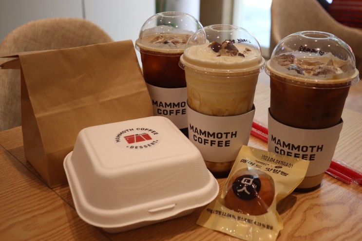 매머드커피X맛밤 매머드커피신메뉴 싸악 먹어봤자너!! 맛밤오트라떼/맛밤프라페/맛밤빵