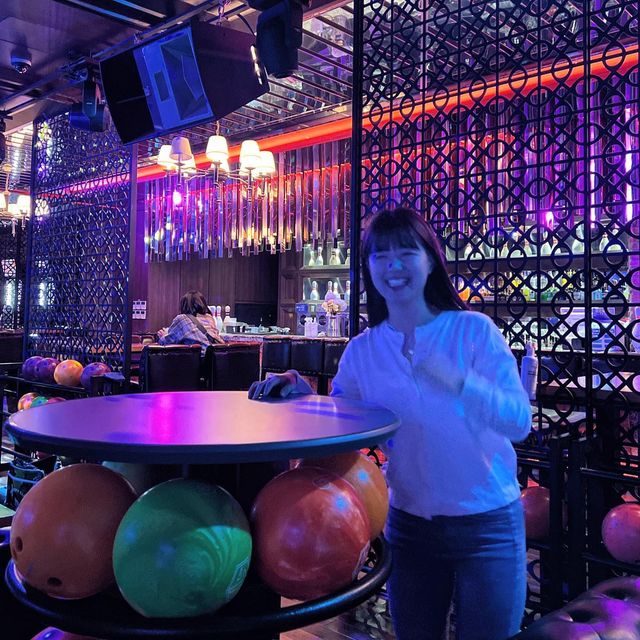 @from_holy on Instagram: "세은이랑 급 성사된 🎳볼링🎳 명절때 식구들 모였을때 말고는 볼링 칠 일이 별로 없는데 오랜만에 볼링장 가니까 너무 재밌었어요😊 쿵짝쿵짝 음악도 신나고, 사람도