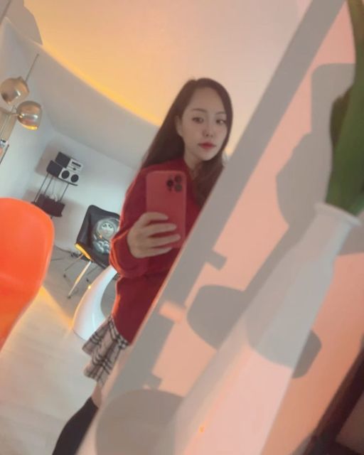 Stella on Instagram: "요즘 레드가 이뿨❤️ #광고#데일리#오오티디#일상 #오늘#아이폰#아이폰13#아이폰케이스#케이스#파스텔케이스#색감예쁜케이스#핸드폰케이스#실리콘케이스#케이스맛집#케이