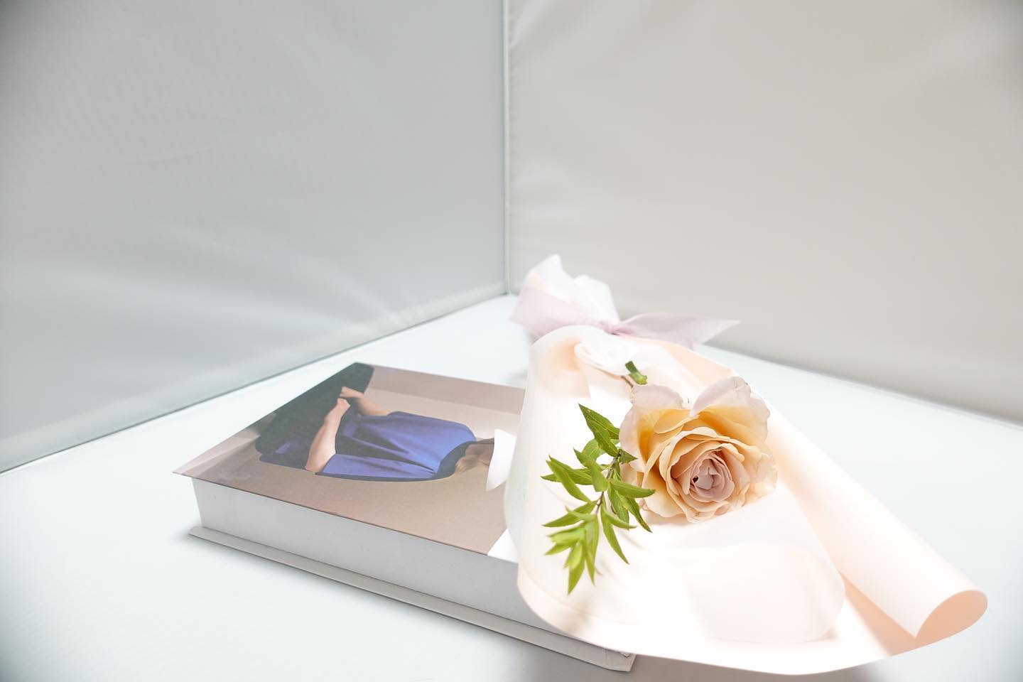 💐 플라워맛집 Narin flower
유학생활이 힘든 선생님은
꽃 한송이가 좋았다 했다

어느 날 받은 꽃 한송이는
'오늘의힐링'이 되었다고 한다 ✿

정통적 느낌 아닌
빈티지 힙한 왠지 
영자 신문에 둘둘 말아도 될 것 같은
센스 있는 꽃들과 함께

✔ https://m.smartstore.naver.com/sodam_flower
👆주문은 요기로

소중한 사람에게 하나밖에 없는 
특별한 하루를 선사하고 싶다면
'나린플라워'를 과감히 추천한다능

진짜 오늘 하루 행복하다고
과감히 자신할 수 있음 😃
꽃으로 완전 행복 ❤️
/
#부르트장미 #부르트장미꽃다발 #부르트장미한송이 #부르트장미🌹  #부르트장미꽃말 #부르트장미연핑크 #부르트장미다발 #부르트장미와 #부르트장미꽃바구니 #부르트장미2 #부르트장미100송이 #꽃선물 #꽃은볼수록존예 #플라워힐링 #결혼식부케추천 #화이트데이꽃추천 #부르트장미꽃말_영원한사랑 #부르트장미투 #나린플라워 #Narinflower #Narin_flower
