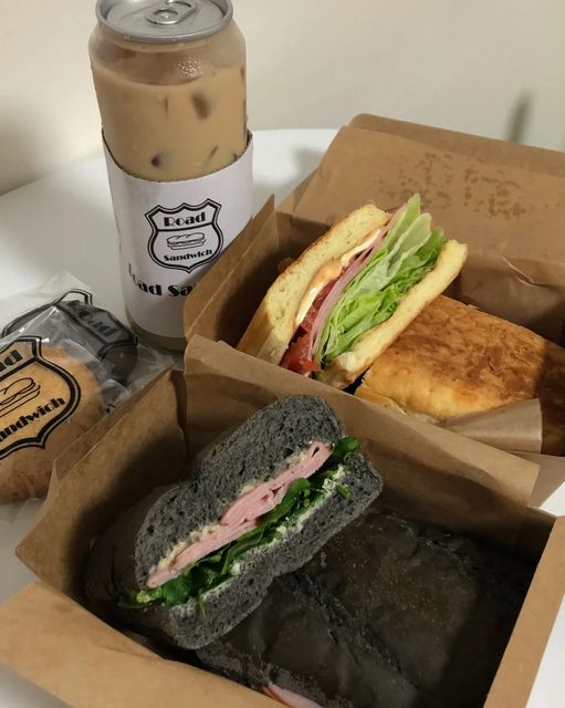 @blueberry_smoothie_ on Instagram: "#광고 🍴로드샌드위치 청담점에 다녀왔삼! •먹물 트러플 잠봉뵈르 •페스추리 샌드위치 🥪 •아이스 카페라떼 이렇게 야무지게 시켜먹었담😋 빵 면적도 크고