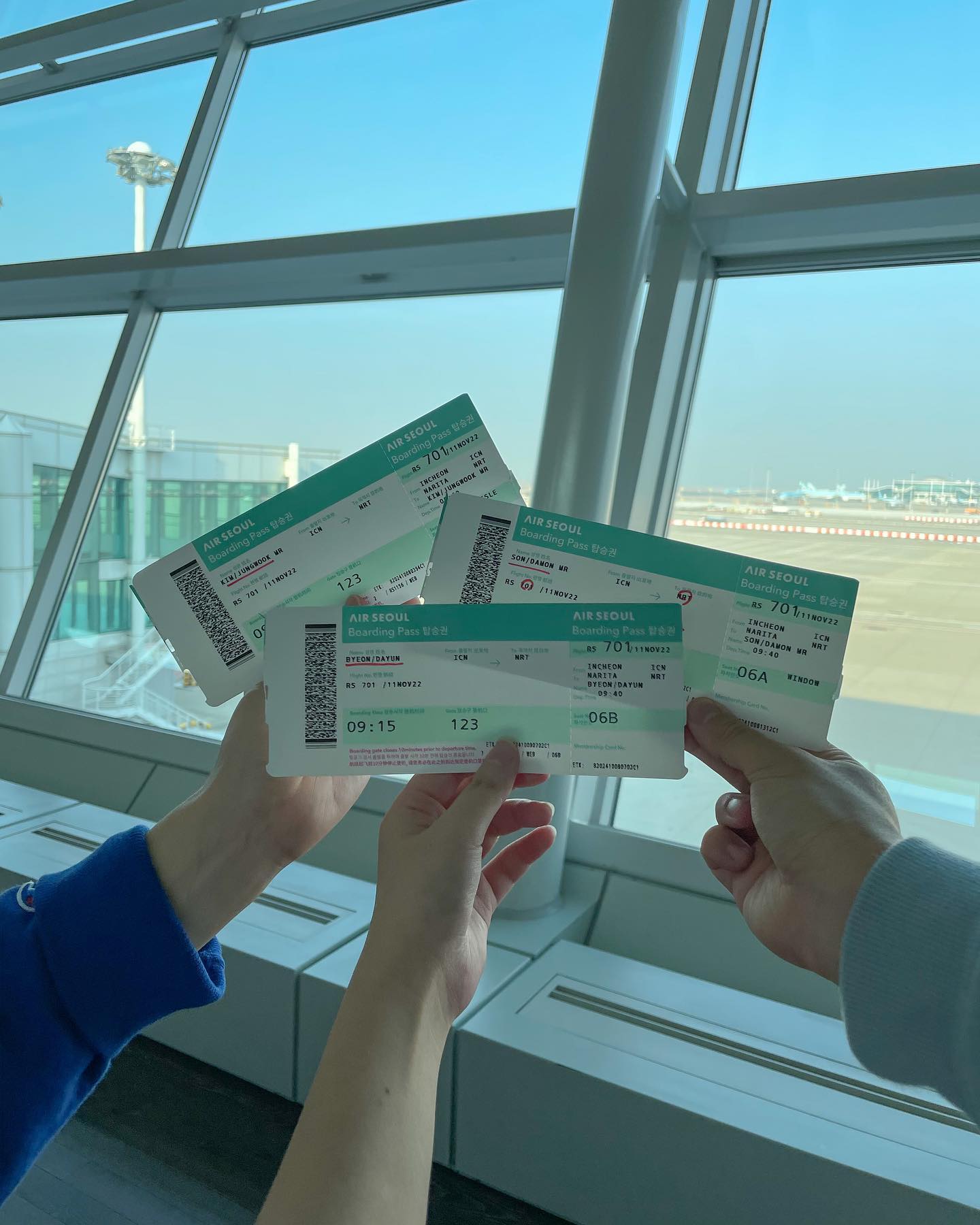 정확히 3년 만의 출국 ✈️
⠀
코흘리개 아가 시절이 엊그제인데, 각자의 위치에서 어엿하게 사회생활하는 게 문득 넘나리 신기해 🥺
⠀
엄마가 가서 싸우지 말라고 했는데 다행히 성공 ^^!
내년에도 놀러 가쟈 ~~~! 🤍
⠀
#동기사랑나라사랑