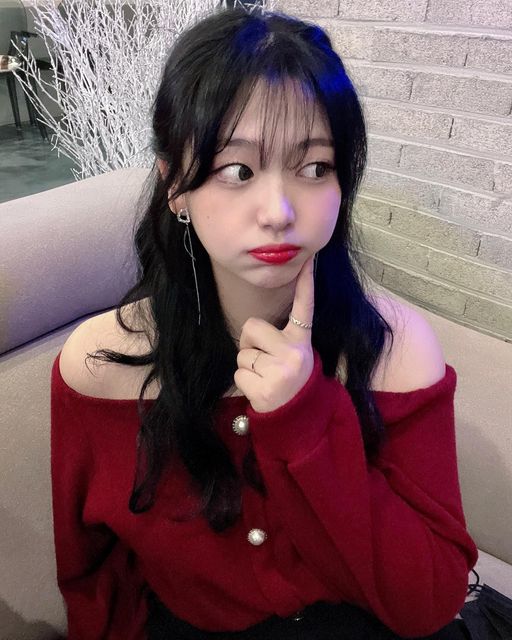 조단비 on Instagram: "나 혼자 미리 메리크리스마스 ෆ𐂂ෆ

뒤에 영상 꼭 봐죠!! 화장법도 바꾸고
친구 추천 샵에서 속눈썹펌 새로 했는데 오때...??? ṑṑṑ
난 감탄을 금치 못했는데

옶는 속눈썹도 생긴 기부니얌ㅎㅎ 너무 잘 돼버렸어!! 
진짜 짧고 얇은 내 아가를 살려준 로랑 감사합니다 =͟͟͞͞➳❥ 안나뷰

화장도 이걸로 정착할까바!!

tmi. 이옷 입구 간 카페에 트리 있어서 놀래쨩ㅋㅋㅋㅋㅋㅋ
.  미리 보는 클쮸마쮸랄까
.
.
.
.
.
.

#신탄진카페 #대청댐카페 #던바우 #수원카페 #대전속눈썹펌 #대흥동카페 #대흥동속눈썹펌 #속눈썹펌 #로랑부티크 #옷 #천안카페 #서울카페 #대전술집 #대전카페 #대전맛집  #코디 #패션#여자코디 #캐주얼룩  #데일리룩 #ootd #가디건 #데이트룩 #가을코디 #겨울코디 #카페 #트위드 #트위드자켓 #블라우스 #오프숄더"