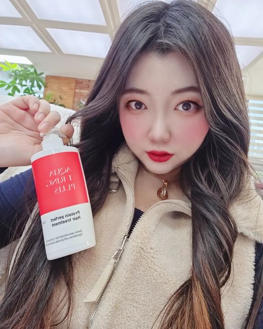 쏘야 on Instagram: "#광고 손상된 모발을 집중케어하는데 도와주는 아쿠아큐링 아쿠아티링 플러스 단백질 트리트먼트♥ 거칠어지고 푸석한 모발에 부드러움과 윤기를 부여해주니 여러분도 단
