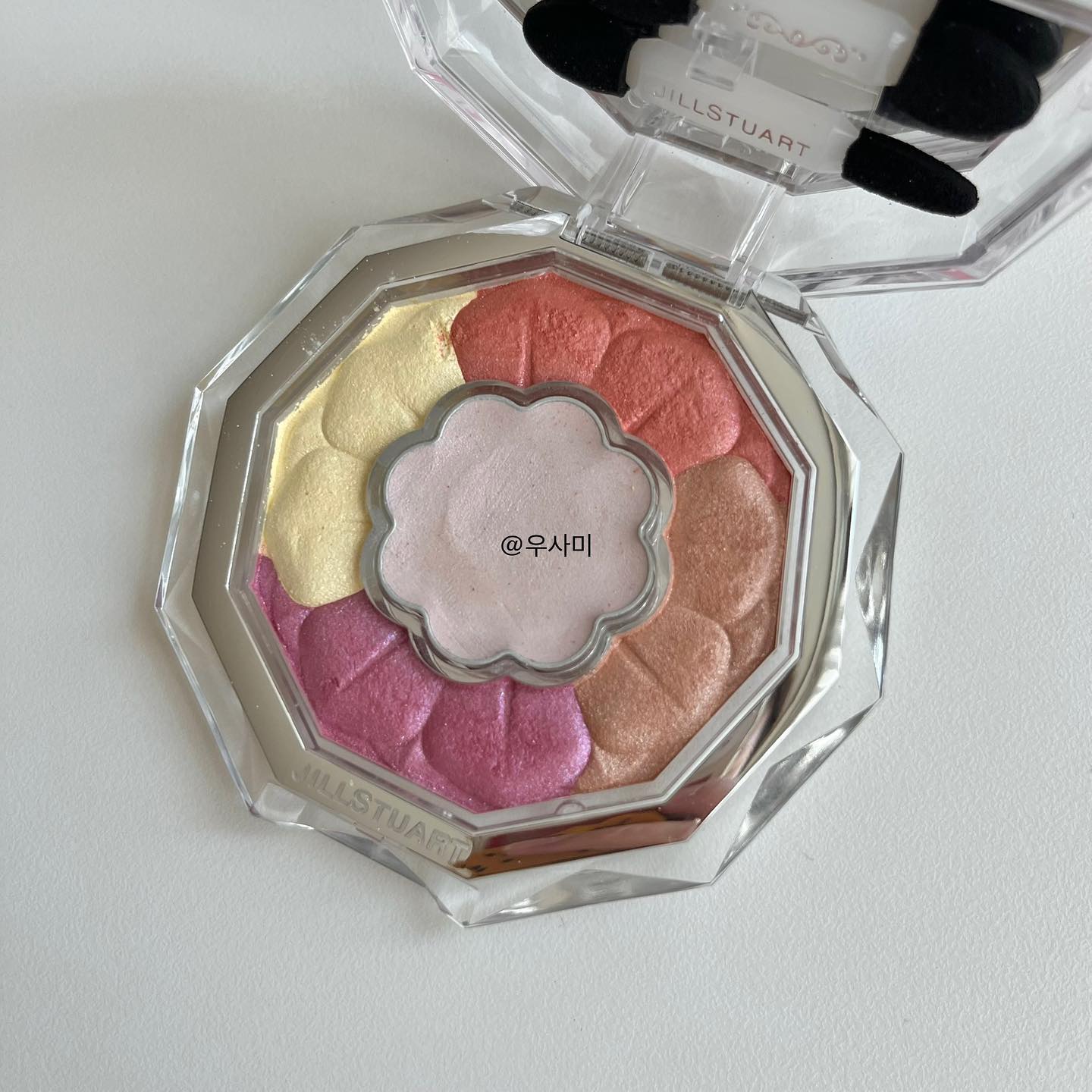 #질스튜어트뷰티 #블룸쿠튀르아이즈 여름한정 🍋🍊
#jilstuart #jillstuartbeauty #ブルームクチュールアイズ 13 #orchidpromenade #ジルスチュアート #cosmetics #makeup#eyeshadow