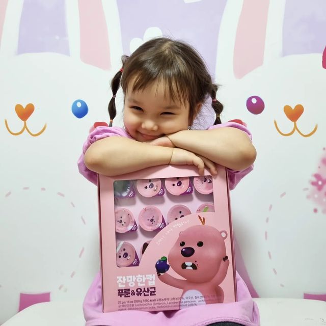 3 Lee sister's🇰🇷🇷🇺 on Instagram: "#협찬 잔망한컵 유산균주스 @nothingbetter.official @zanmang_loopy 요즘 모두가 유산균을 잘 챙겨 먹는것 같아요. 아이들 배변활동이 어려울때 유산균을 어떻게 먹