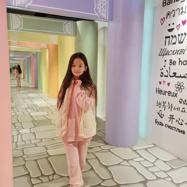 3 Lee sister's🇰🇷🇷🇺 on Instagram: "친구, 커플, 가족 모두 다 데이트를 너무나 좋은 곳이요!! 비, 눈 와도, 추워도, 더워도 실래 데이트를 줄길 수 있는 곳!! 혜미랑 오래만에 둘이서 인사동 갔