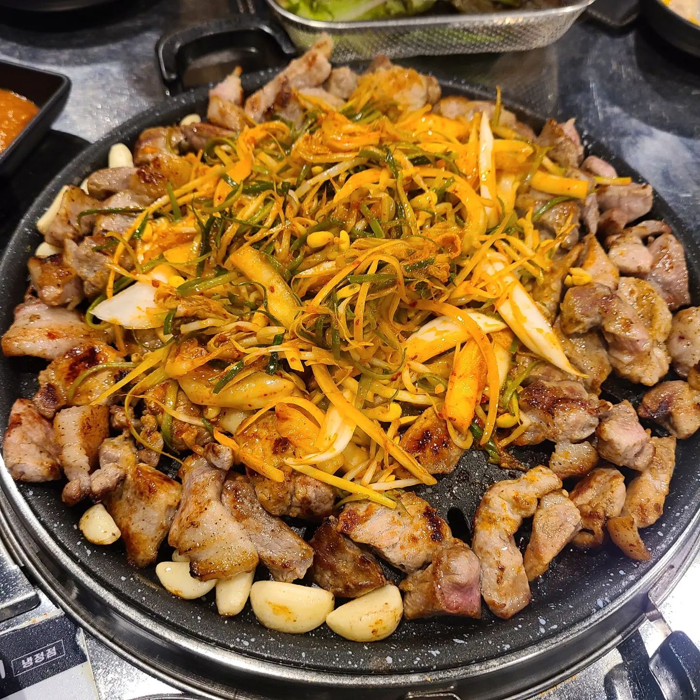 뒷고기는 언제나 옳다
오랜만에 뒷고기를 먹으러 와서 사진을 안찍을 수 없는 비주얼이다😍

#오늘김해뒷고기 #동서대맛집 #경남대맛집 #냉정맛집 #찐맛집 #flex