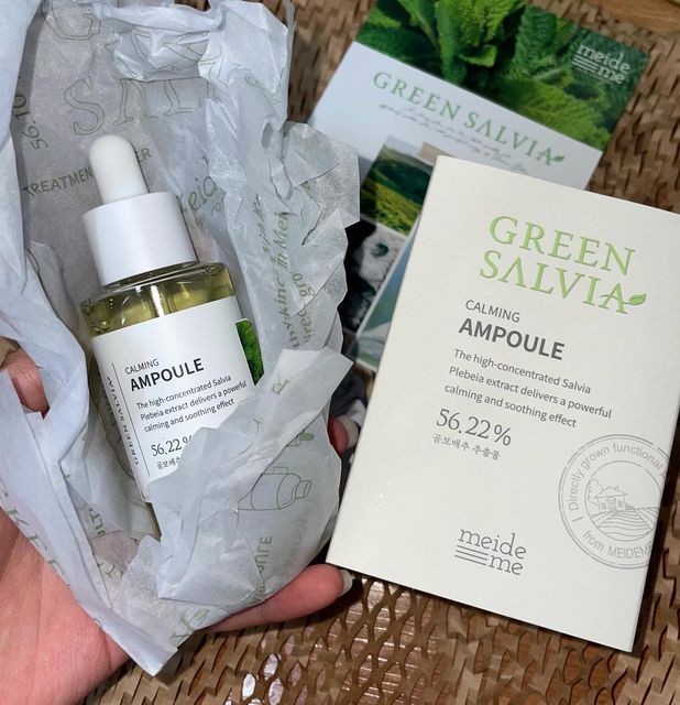 김희주 on Instagram: "#협찬 <메이드미 그린 샐비아 카밍 앰플> (MEIDEME GREEN SALVIA CALMING AMPOULE) 💁🏻‍♀️고농축의 곰보배추가 피부에 촘촘하고 강력한 진정을 선사하는 앰플세럼 (Calm